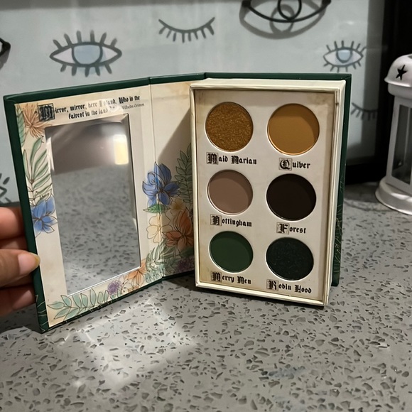 Storybook Cosmetics Robin Hood Eyeshadow Palette - Picture 2 of 3